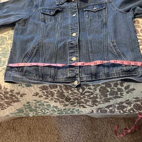 Classic Women's Blue Denim Jacket - Picture 6 of 6
